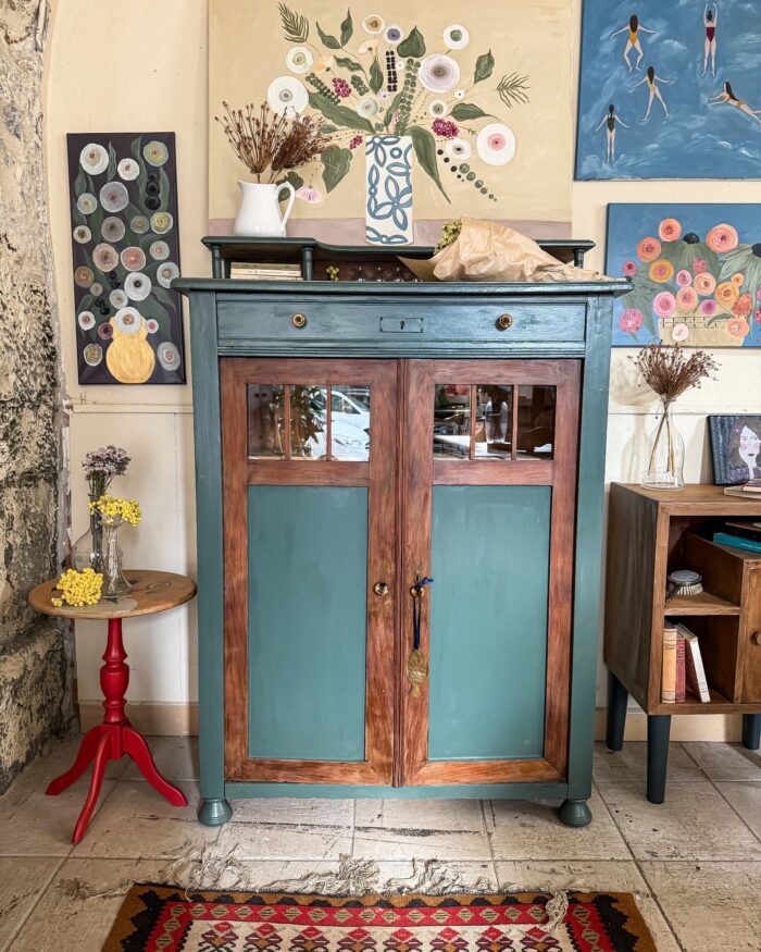 Credenza antica